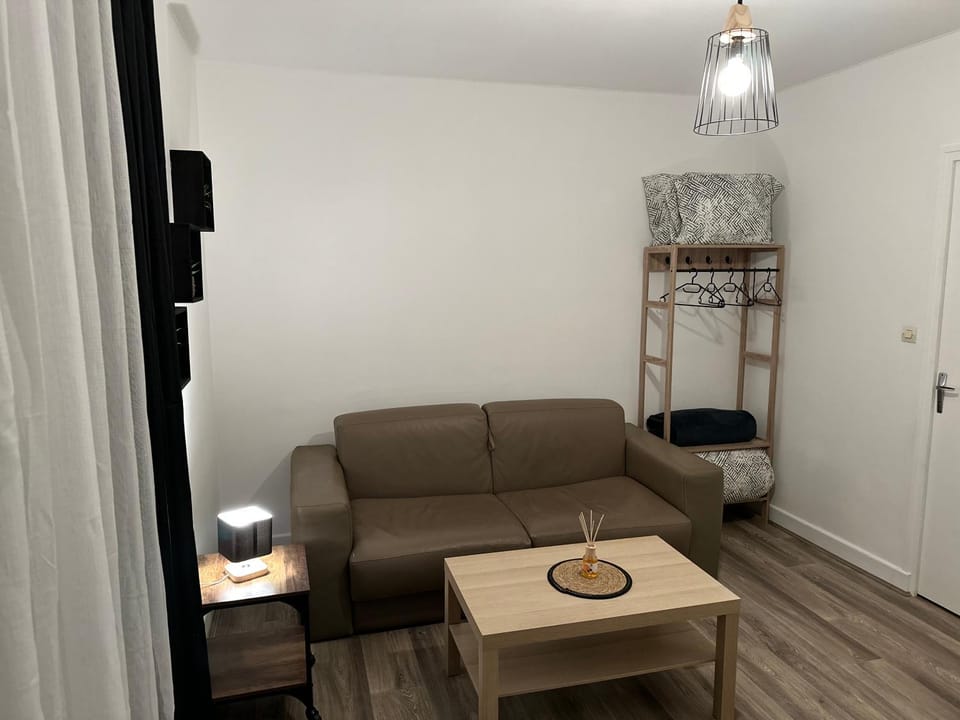 Bed, Living room
