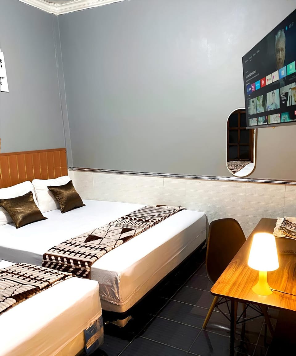 TV and multimedia, Photo of the whole room, Bedroom