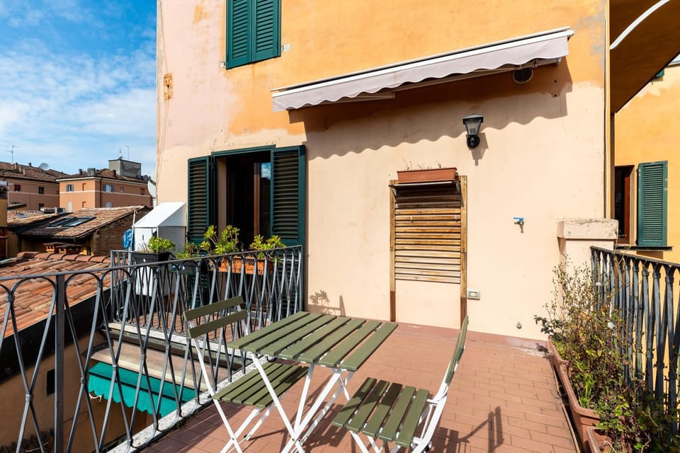 Piella Panoramic Rooftop Apartment in Bologna