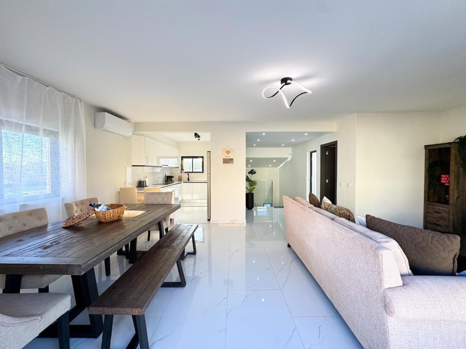 Kitchen or kitchenette, Living room, Dining area