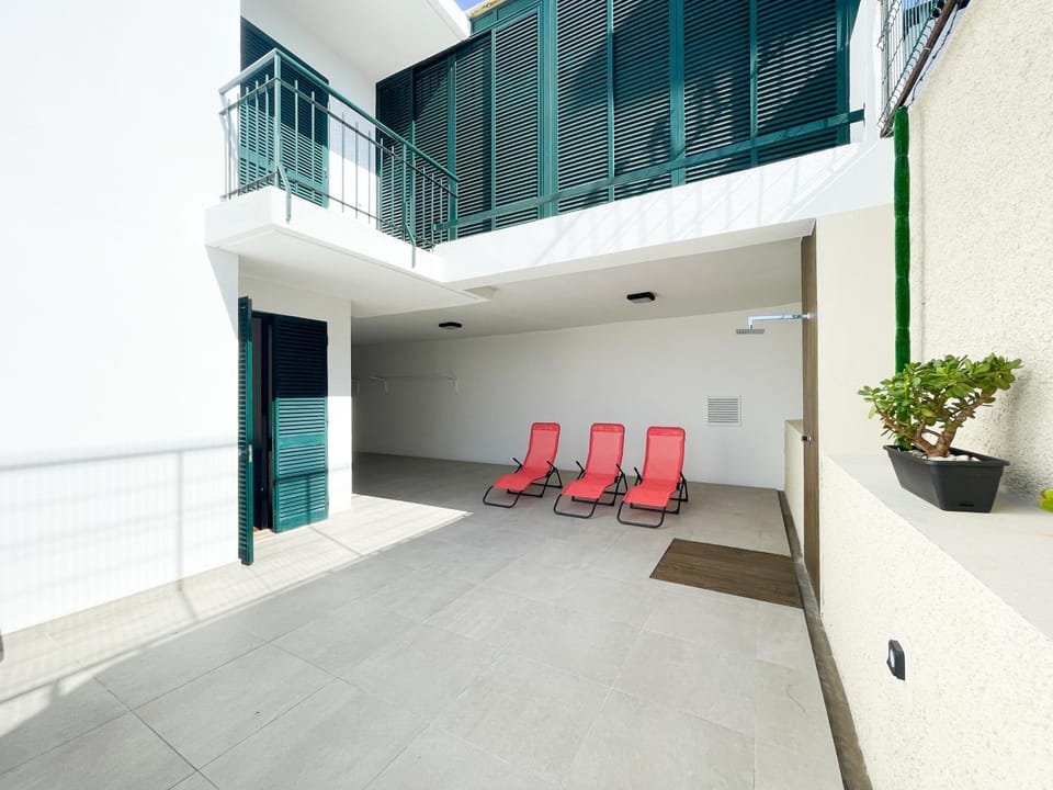 Patio, View (from property/room), Balcony/Terrace, sunbed
