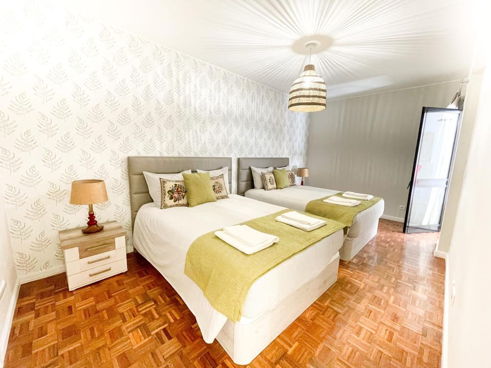 Bed, Bedroom, towels, wardrobe
