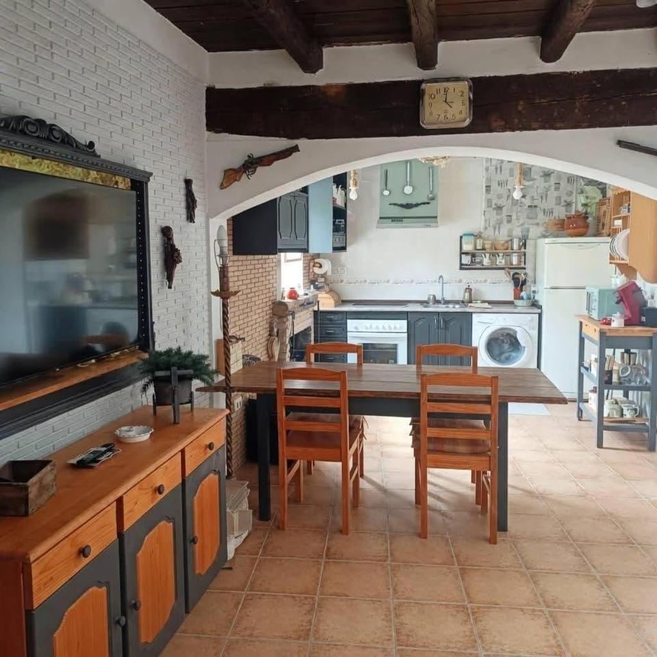 Communal lounge/ TV room, Kitchen or kitchenette, Meals, heating, internet, pet friendly, stove, toaster, washing machine, air conditioner
