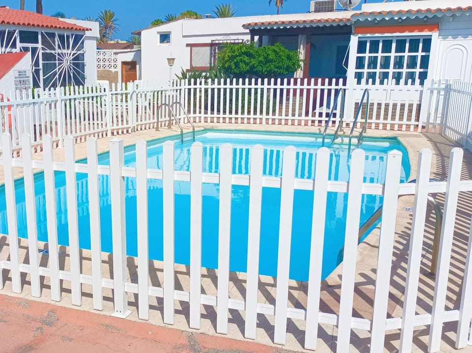 Day, Swimming pool