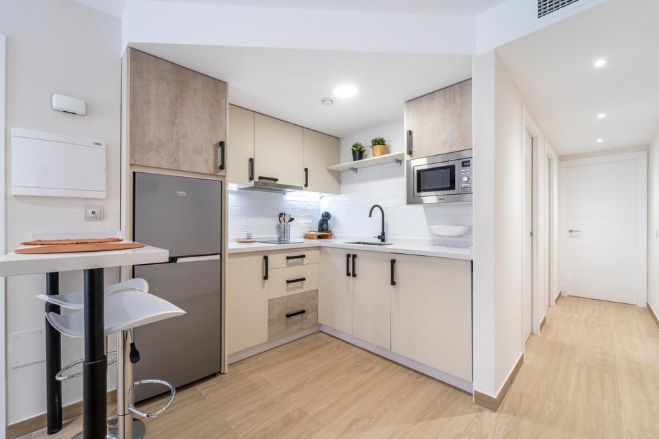 Kitchen or kitchenette, Dining area, stove