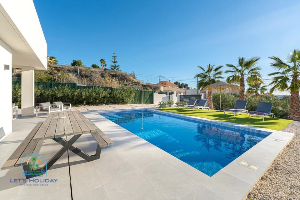 Brand new Luxury Villa with pool Villa in Alacantí