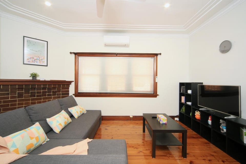 Sydney, Bexley North holiday home 3bedrooms, free parking, close to Train station and CBD House in Sydney