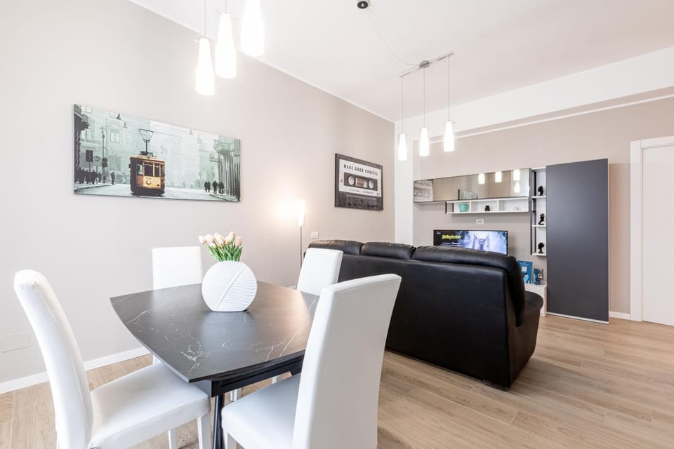 TV and multimedia, Kitchen or kitchenette, Living room, Seating area, Dining area