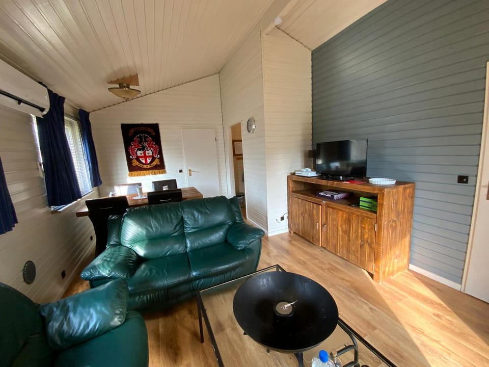 wellness bungalow 115 keybox starlink wifi tv airco heater woods pittoresque town lidl restaurant bioresonance P only private cars House in Overijssel (province)
