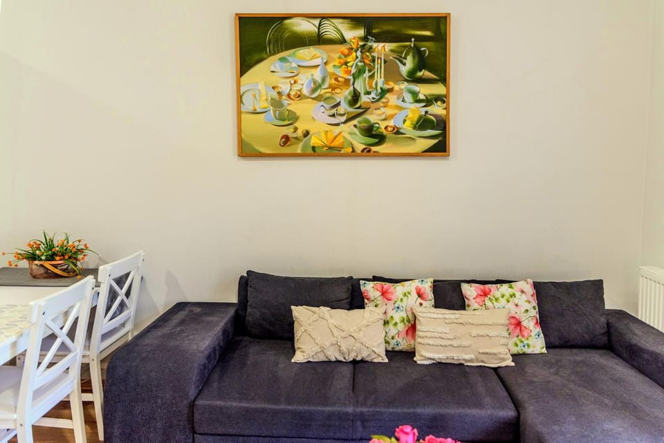 Communal lounge/ TV room, Living room, Seating area