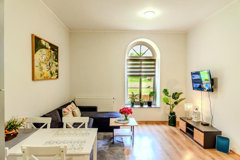Communal lounge/ TV room, TV and multimedia, Living room
