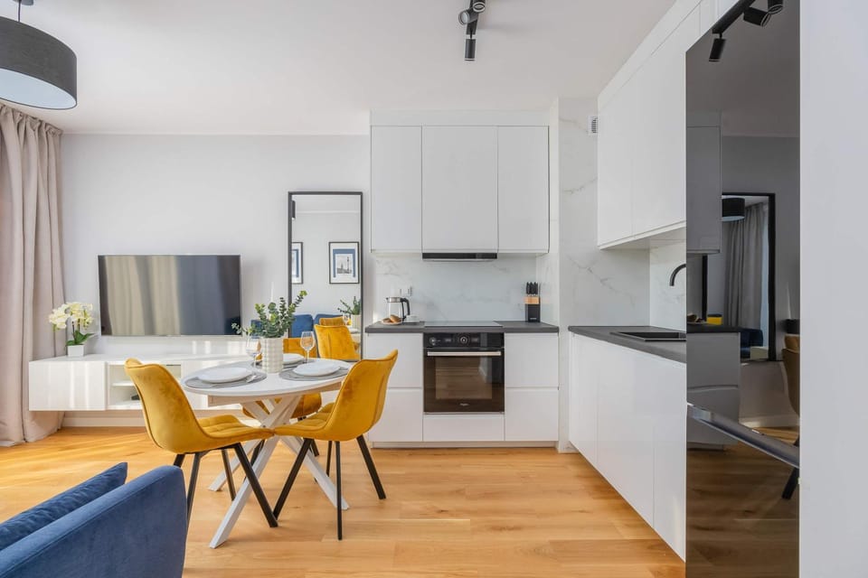 Kitchen or kitchenette, Dining area, oven, stove