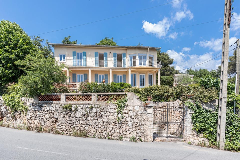 Property building, Day