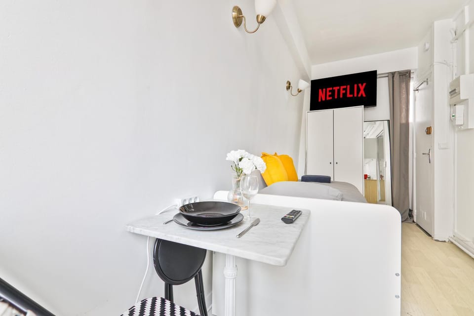 Studio Quartier Tour Eiffel 9 Free Netflix Apartment in Paris