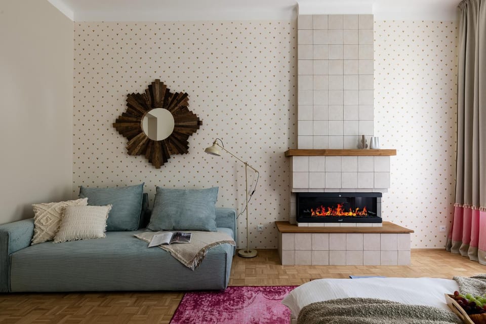 Seating area, fireplace