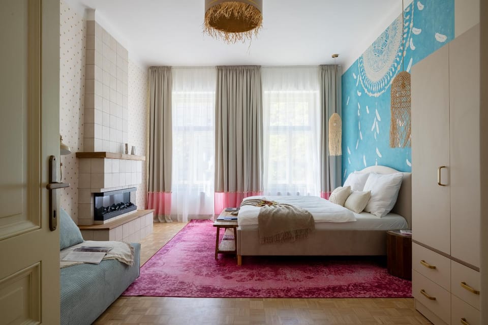 Photo of the whole room, Bedroom