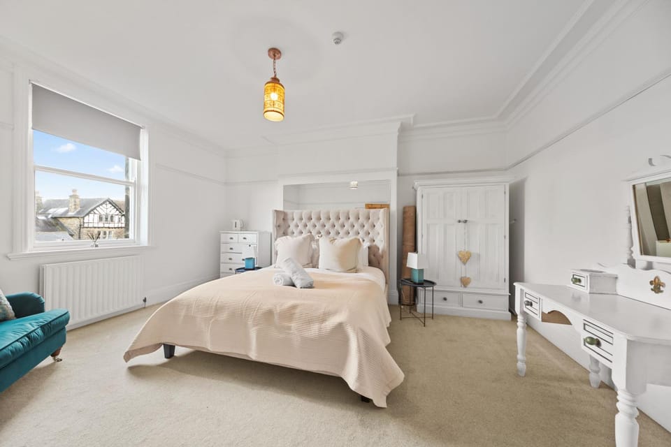 Bed, Photo of the whole room, Bedroom, towels, wardrobe