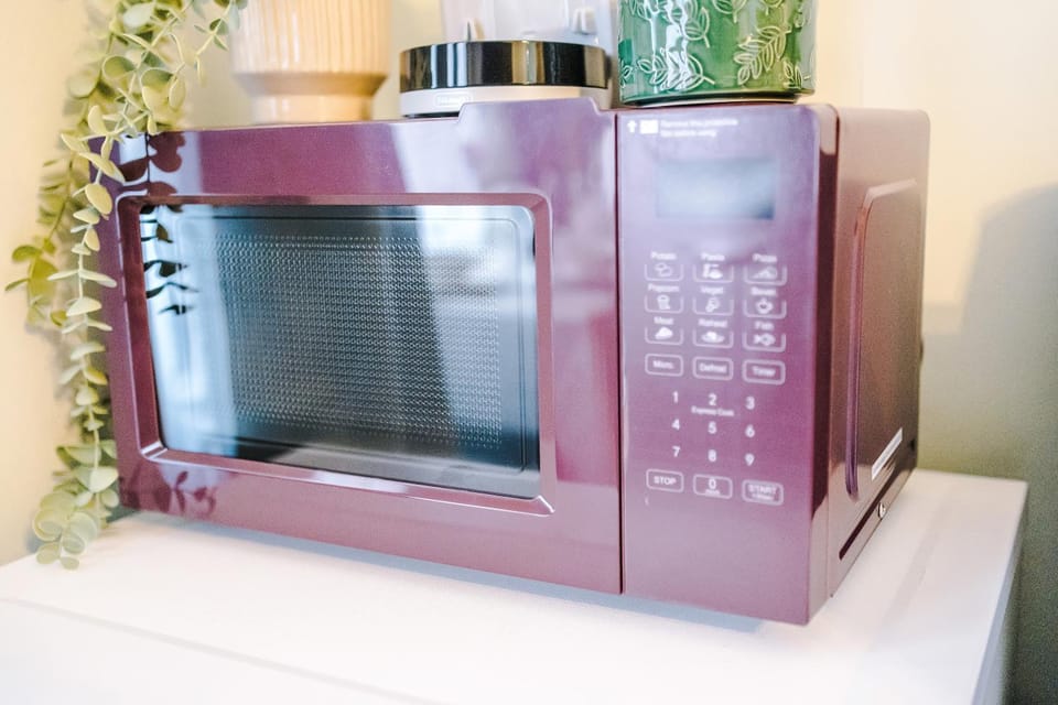 Coffee/tea facilities, microwave