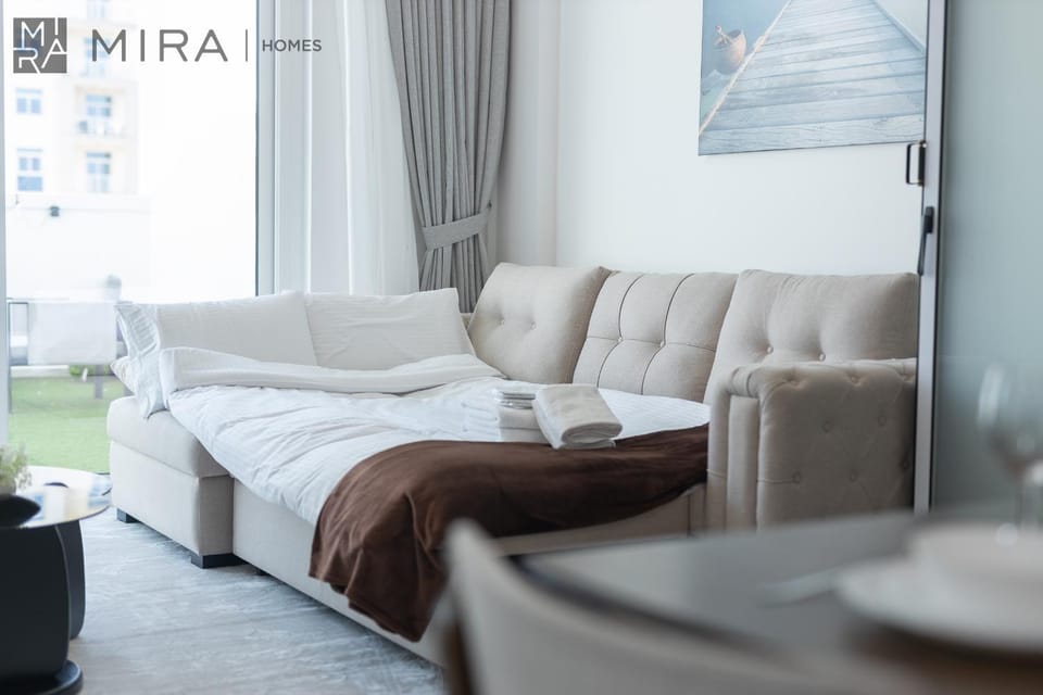 Bed, Seating area
