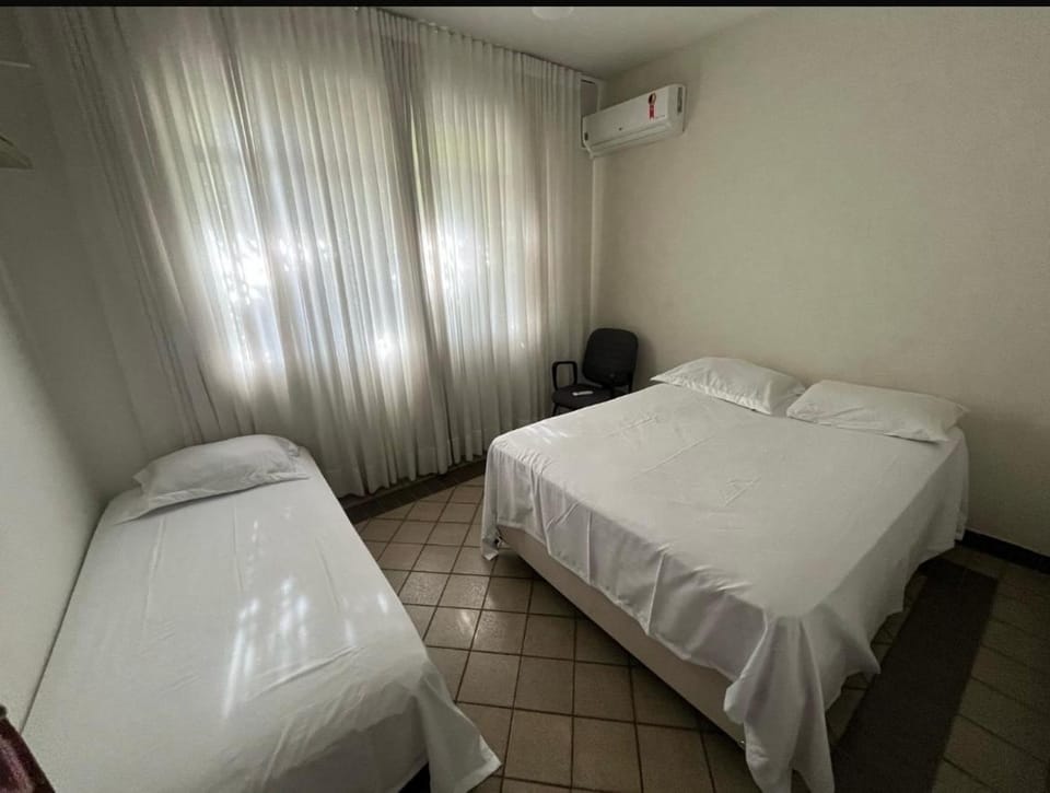 Quartos Quintal Bueno! Com ar, tv e internet no melhor bairro de Goiânia! Perto do Goiânia Shopping, Parque Areião Hospital Premium Mater Dei OVG Vaca Brava Marista Campo do Goiás! Bed and Breakfast in Goiania