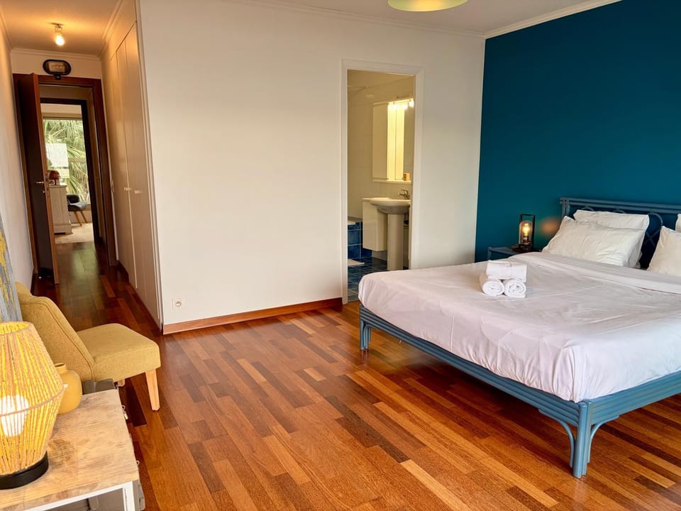 E2C2 - 3pièces vue mer avec piscine & parking Apartment in Menton