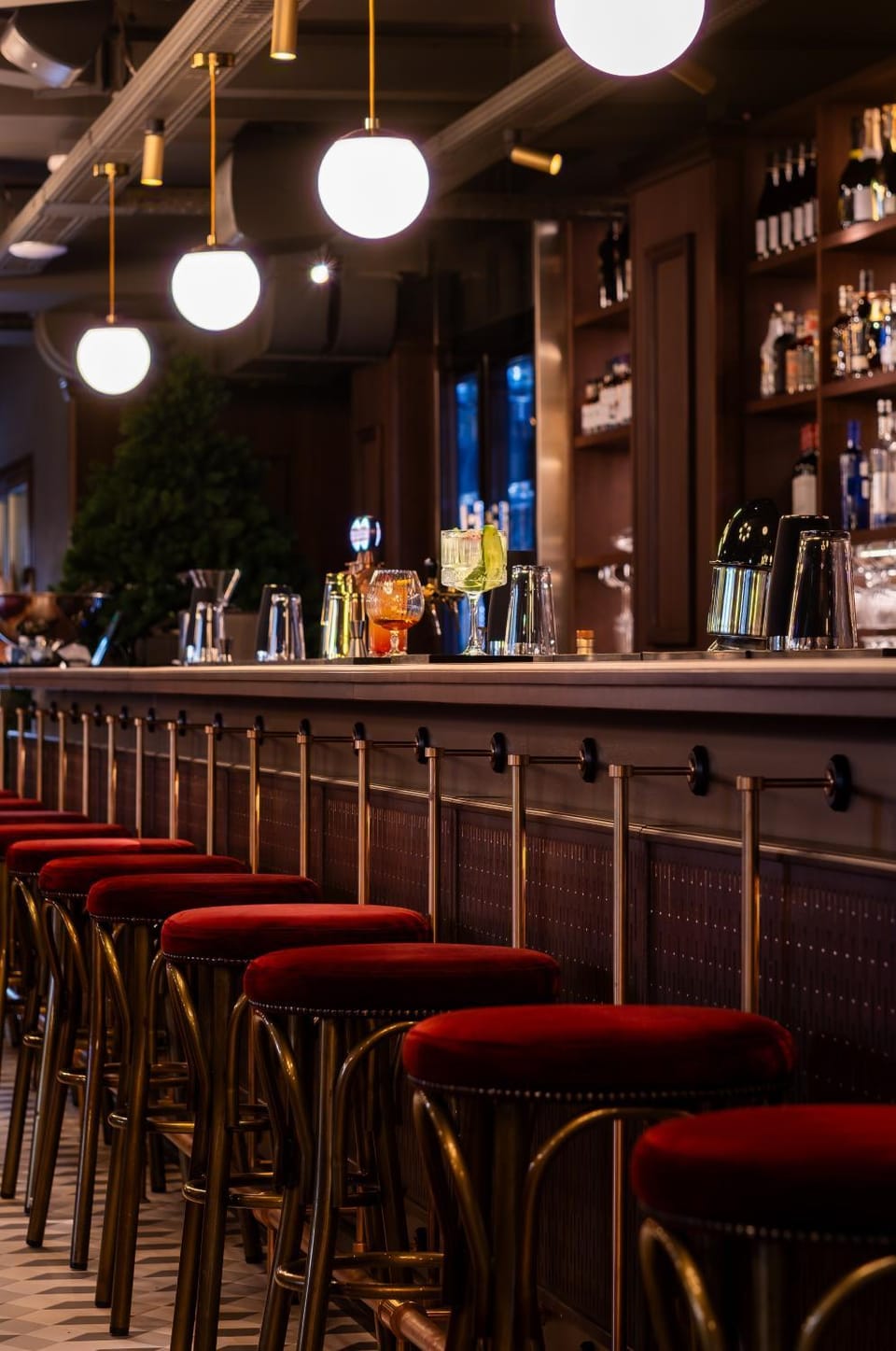 Restaurant/places to eat, Lounge or bar