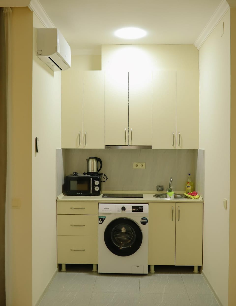 Coffee/tea facilities, Kitchen or kitchenette, dishwasher, stove, washing machine