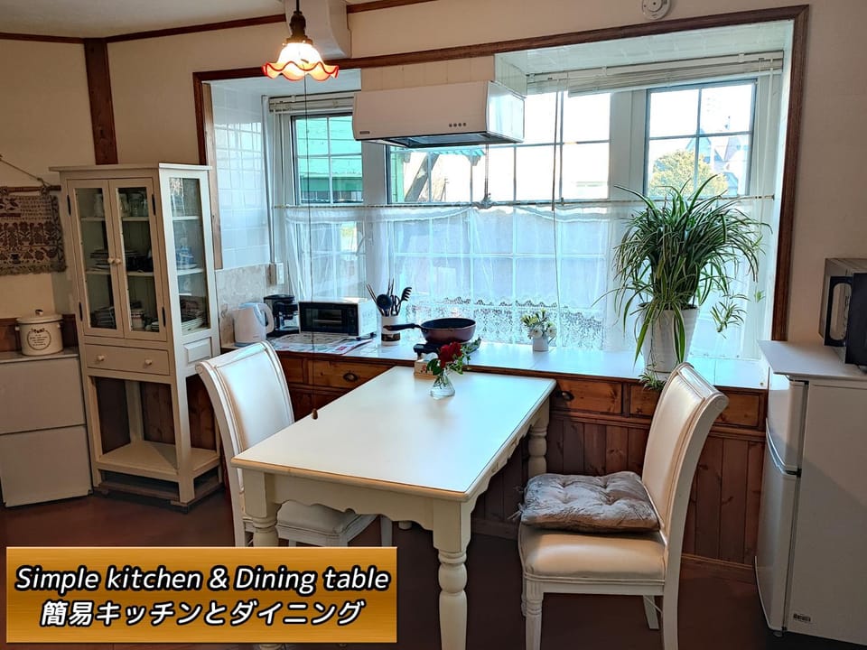 Coffee/tea facilities, Kitchen or kitchenette, Dining area