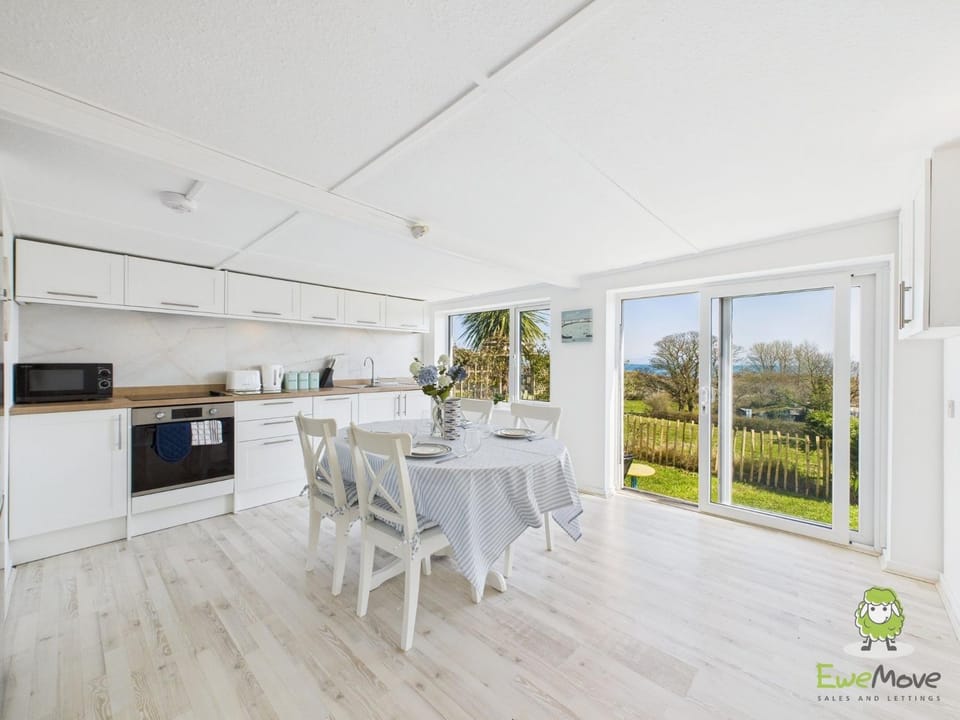 Dining area, Sea view, dishwasher, microwave, toaster, washing machine, kitchen