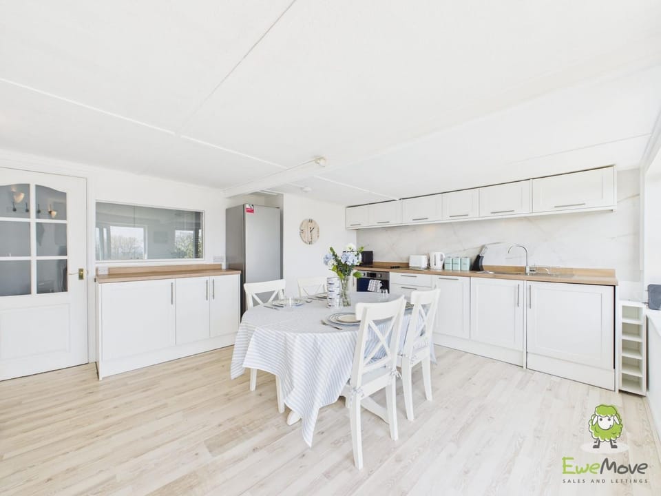 Dining area, Sea view, dishwasher, microwave, toaster, washing machine, kitchen