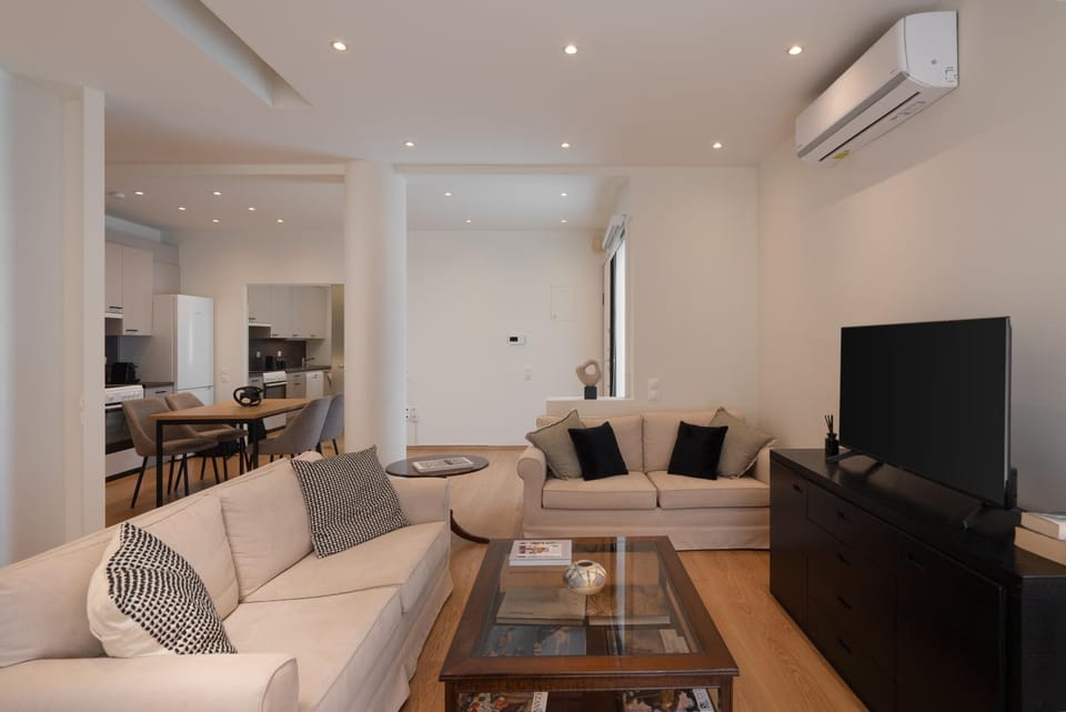 Beach Bliss Studio Apartment in Vouliagmeni