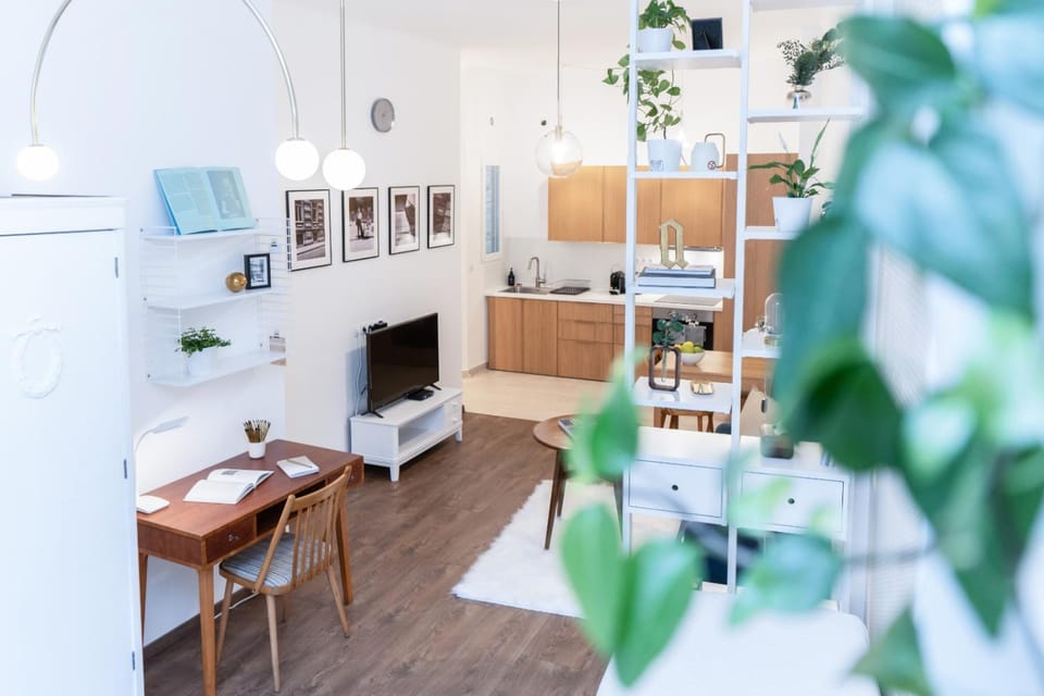 TV and multimedia, Kitchen or kitchenette, Living room, Dining area