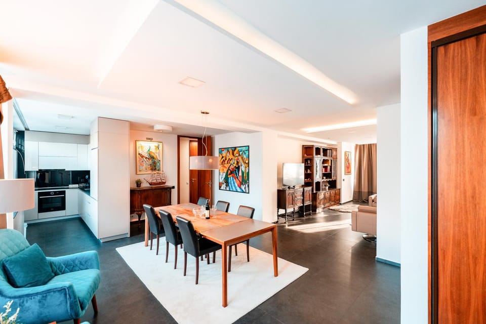 Seating area, Dining area