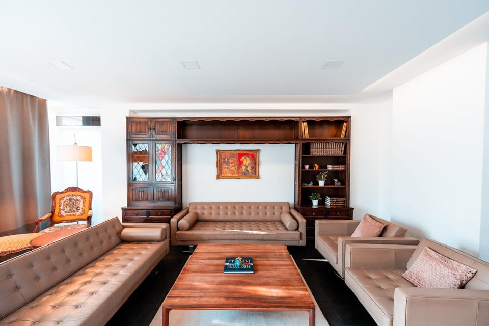 Living room, Seating area