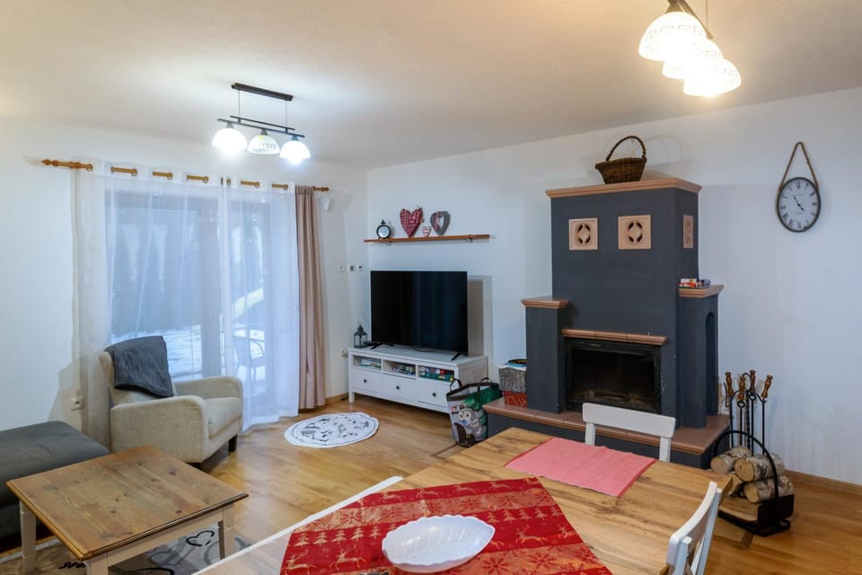 TV and multimedia, Living room, fireplace