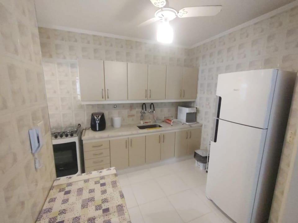 Coffee/tea facilities, Kitchen or kitchenette, oven, stove, toaster