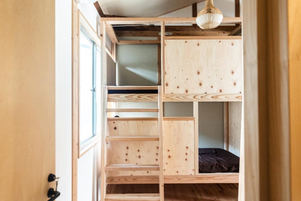 Bed, Photo of the whole room, bunk bed