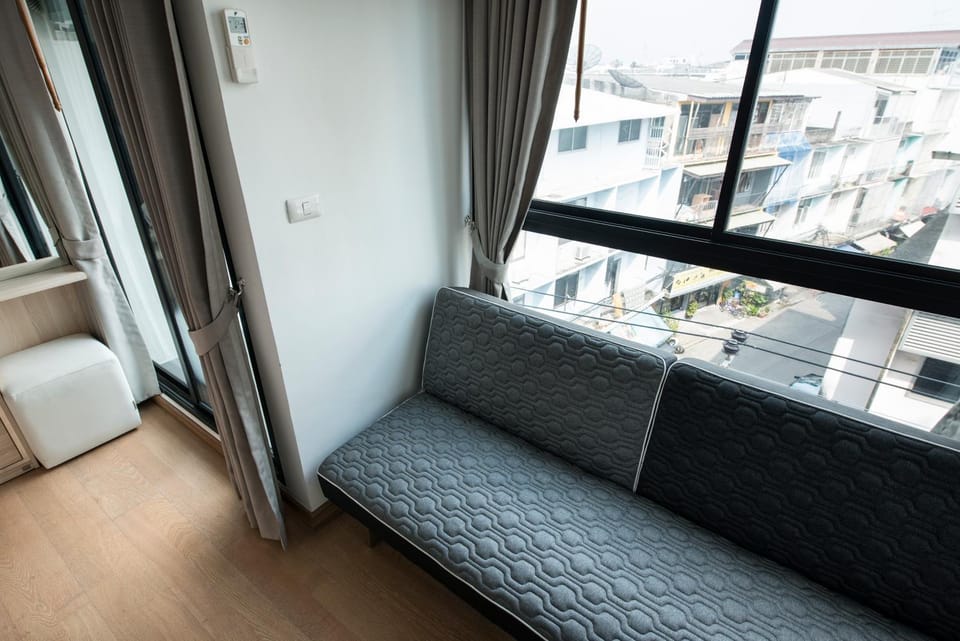 Day, Balcony/Terrace, Decorative detail, Bedroom, Seasons