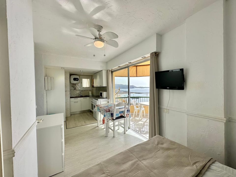 TV and multimedia, Dining area, Sea view, kitchen