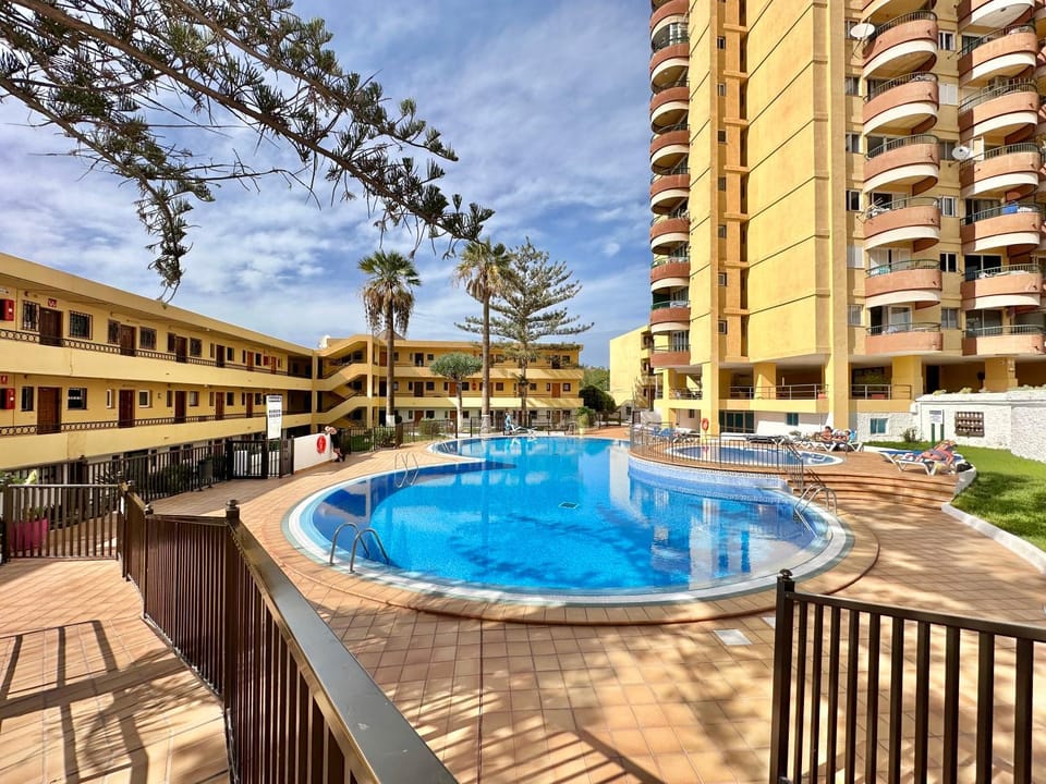 Balcony/Terrace, Swimming pool