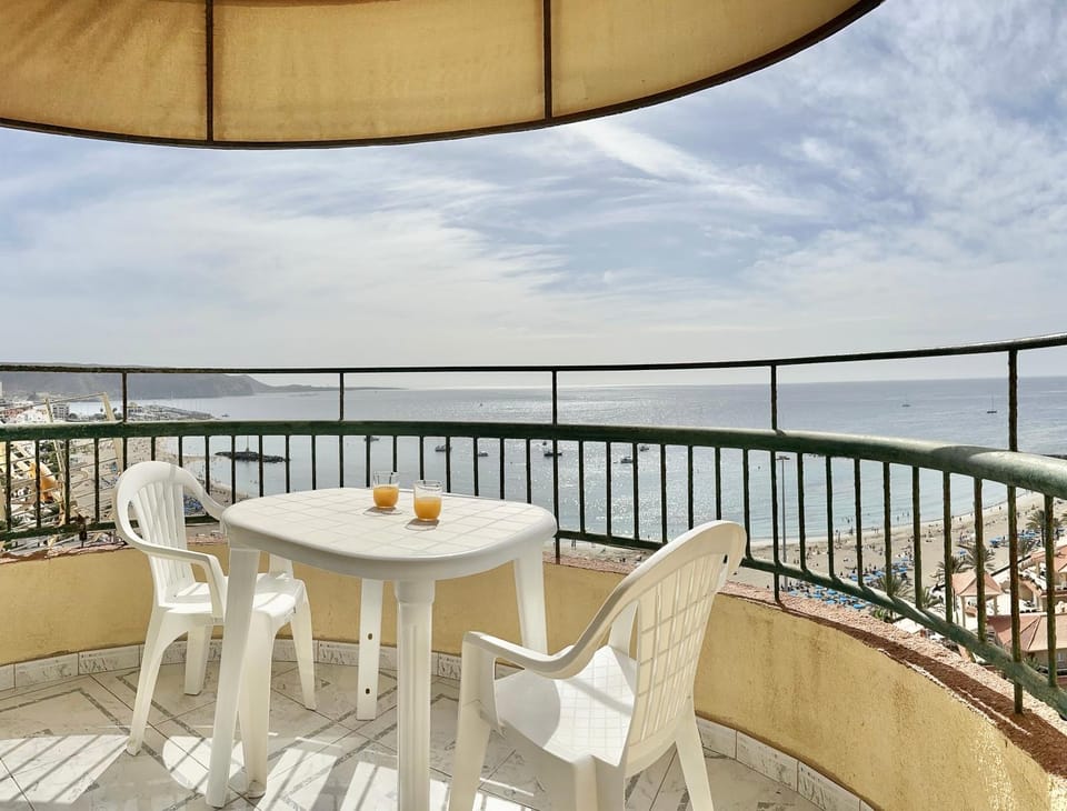 View (from property/room), Balcony/Terrace, Dining area, Sea view