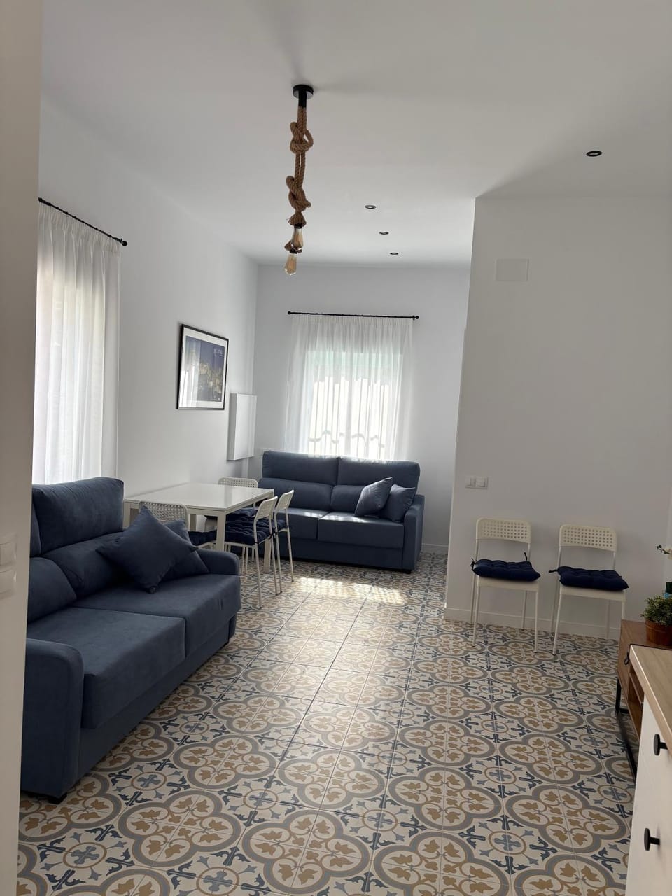 Bed, TV and multimedia, Living room