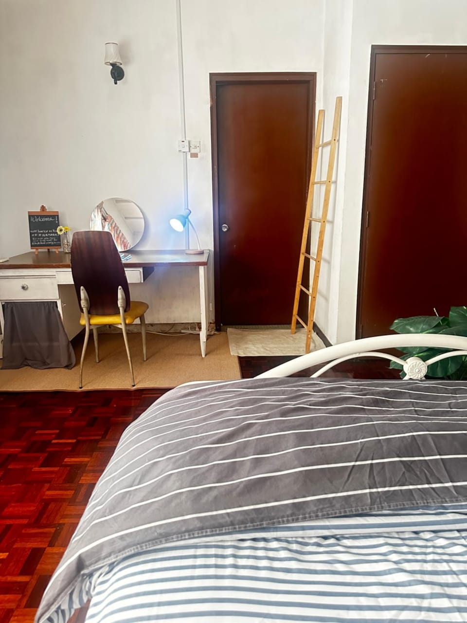 Cosy Spacious Private Room with Ensuite Bath Near LRT Station Vacation rental in Petaling Jaya