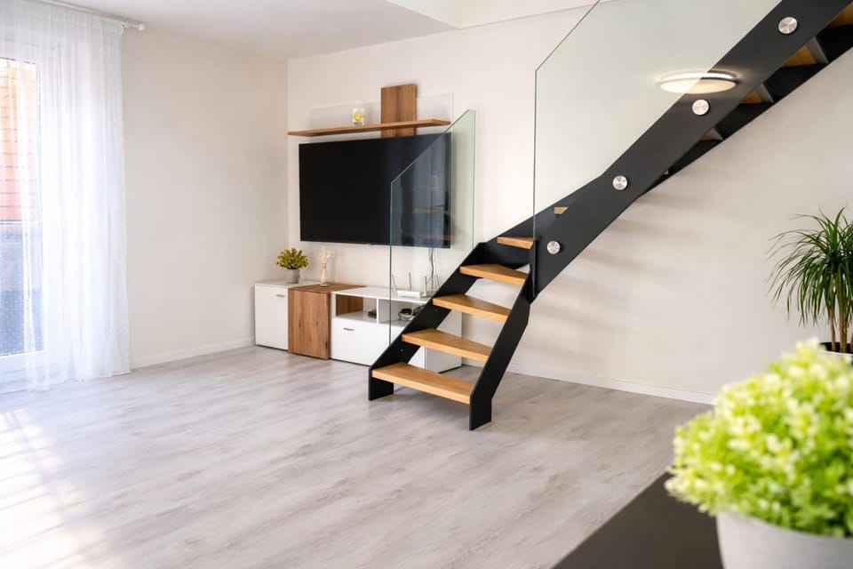 Monteurwohnung & Business Apartment mit Balkon & Parkplatz in Reutlingen DG Apartment in Reutlingen