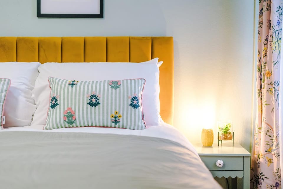 Victoria Park Studio 7 - 5 mins walk to Town Centre & Train Station Apartment in Royal Leamington Spa