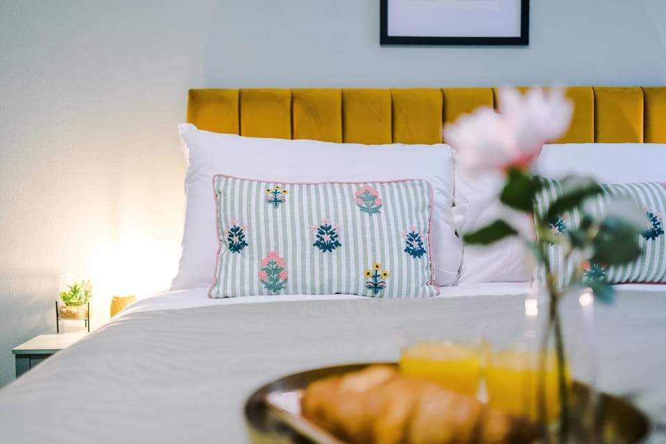 Victoria Park Studio 7 - 5 mins walk to Town Centre & Train Station Apartment in Royal Leamington Spa