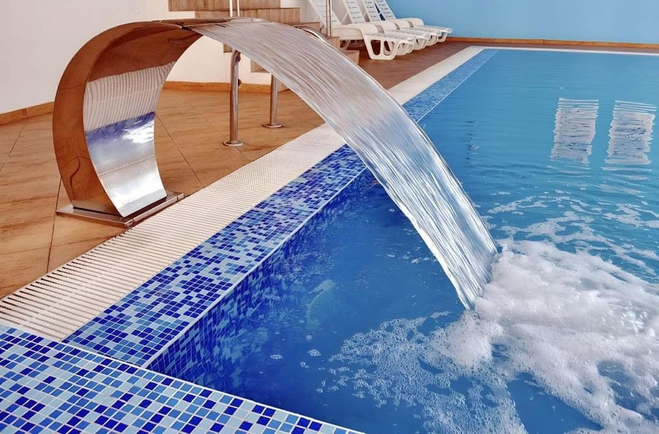 Swimming pool, Swimming pool