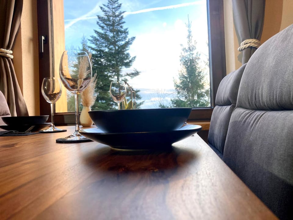 Seating area, Dining area