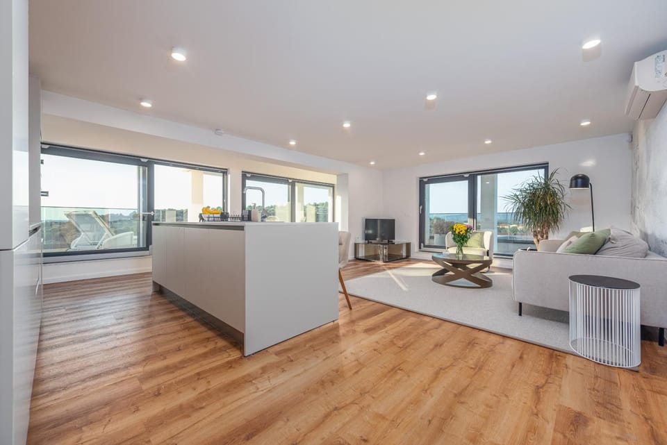 Kitchen or kitchenette, Living room