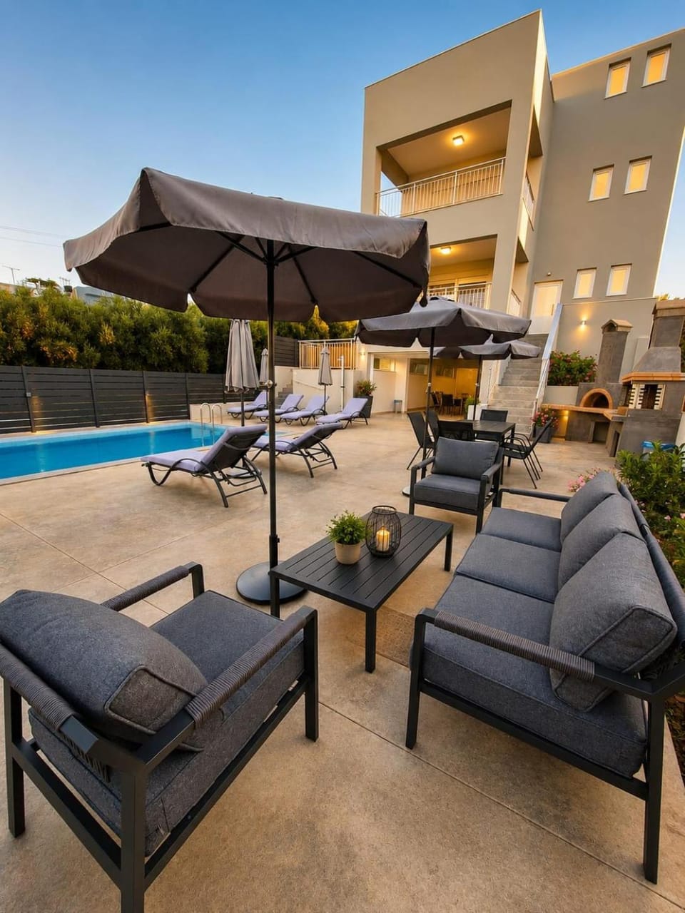 Swimming pool, sunbed
